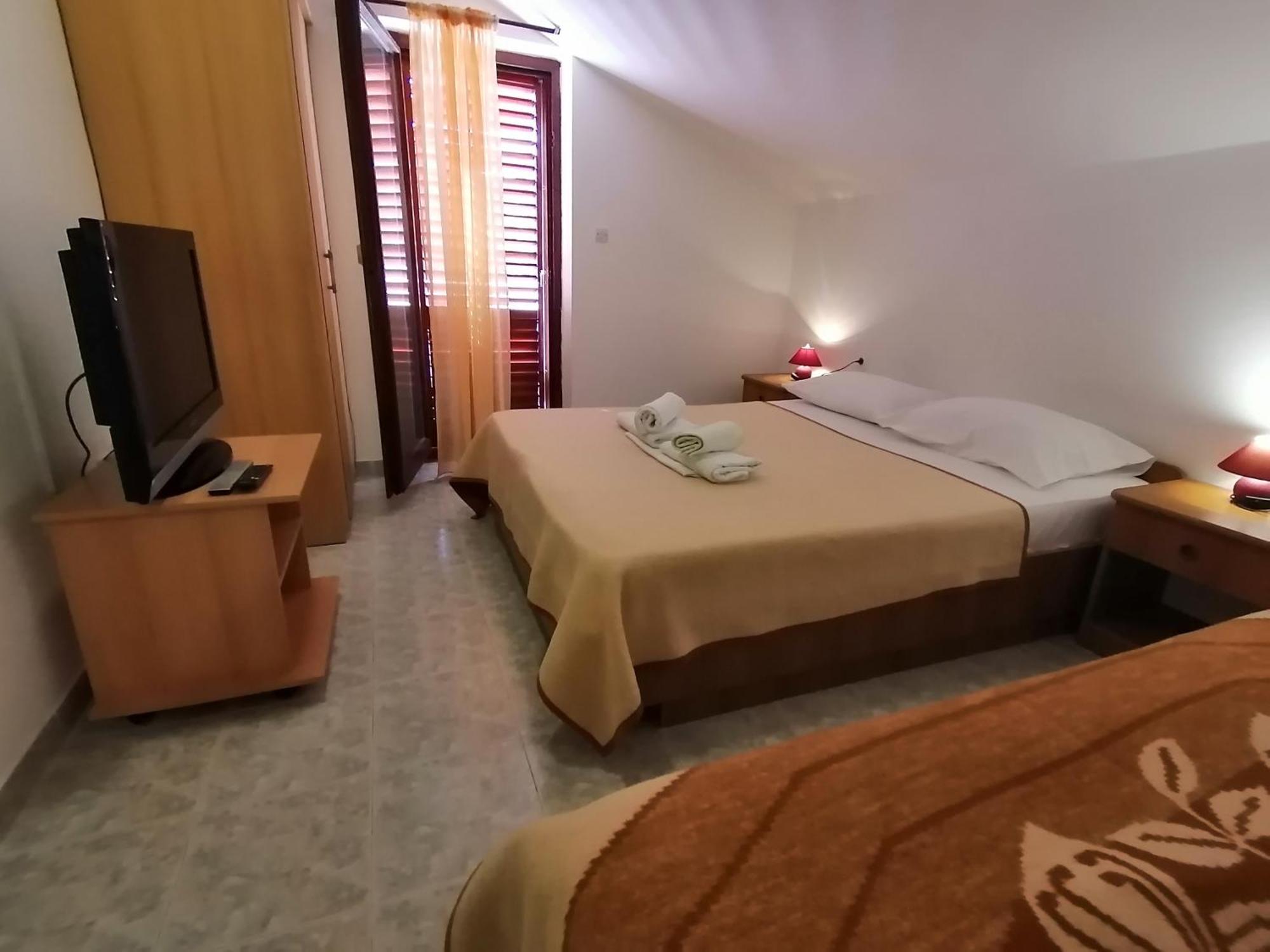 Mirjana F Apartaments Baska  Bilik gambar