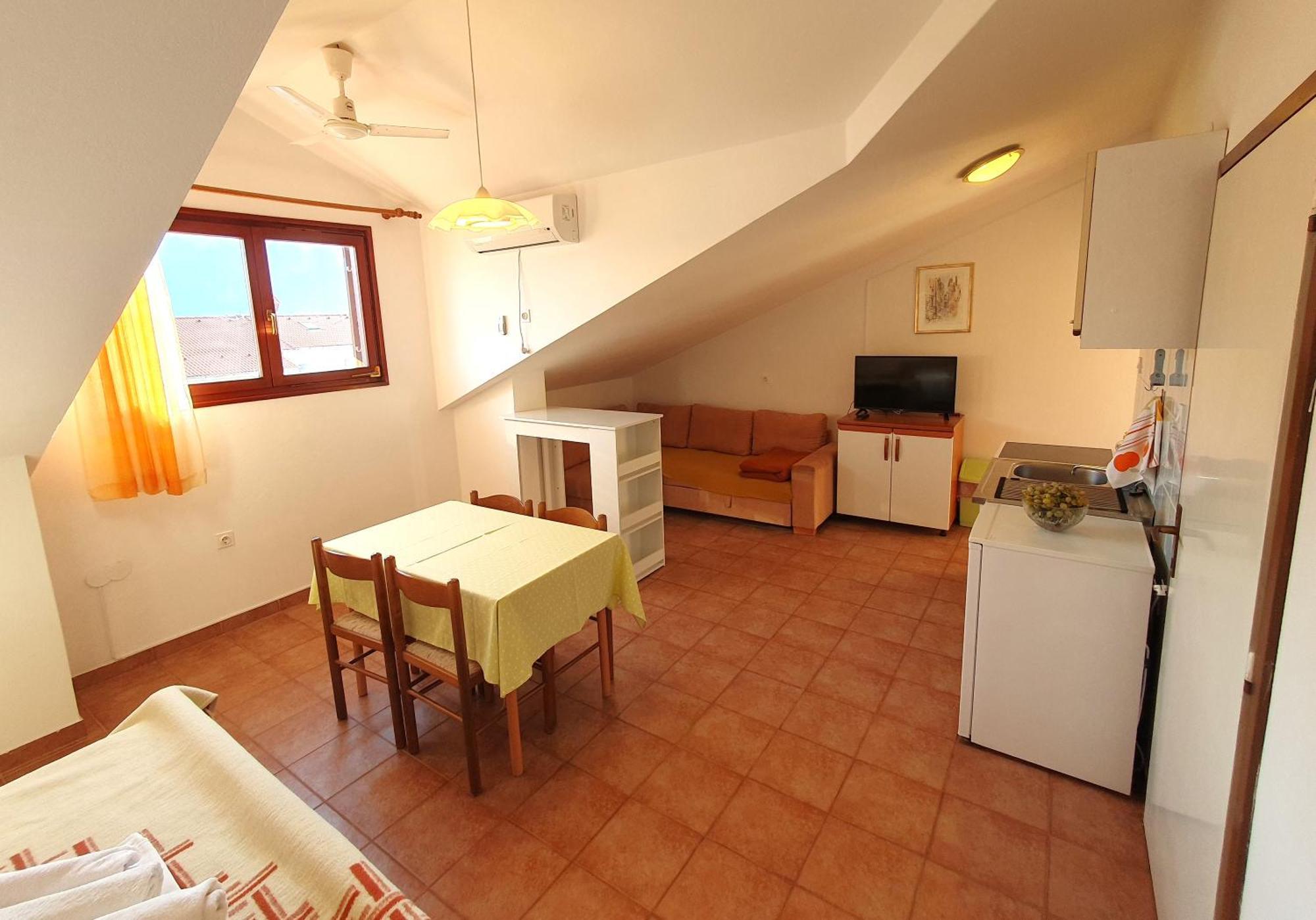 Mirjana F Apartaments Baska  Bilik gambar
